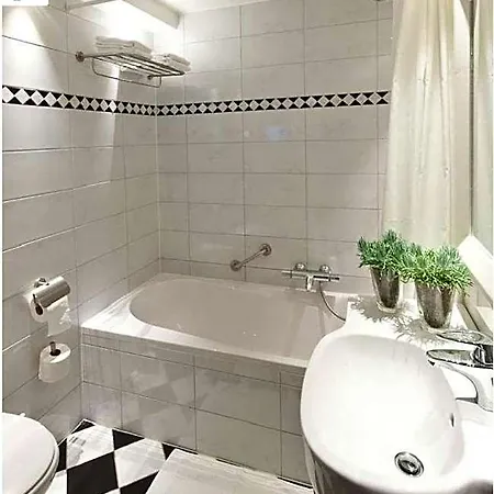 Hotel De Rustende Jager 4*