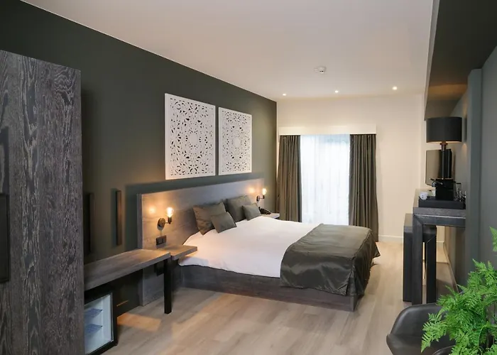 מלון De Rustende Jager 4*