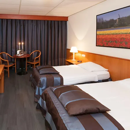 מלון De Rustende Jager 4*